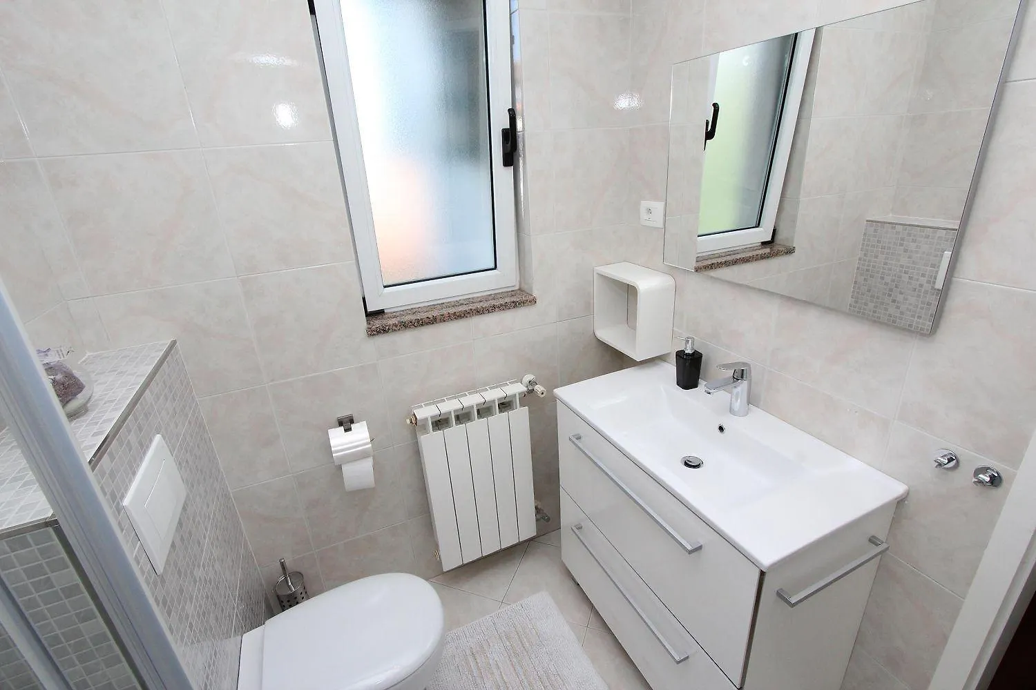 Beeindruckendes Apartment Nur 10 Gehminuten Zum Strand Von Rovinj Mit Grill Croatia