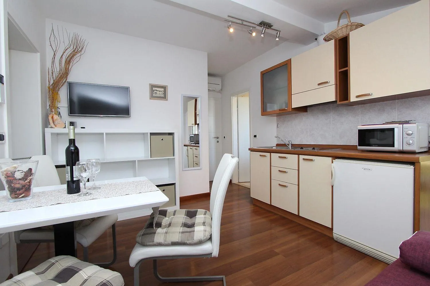 Beeindruckendes Apartment Nur 10 Gehminuten Zum Strand Von Rovinj Mit Grill Croatia